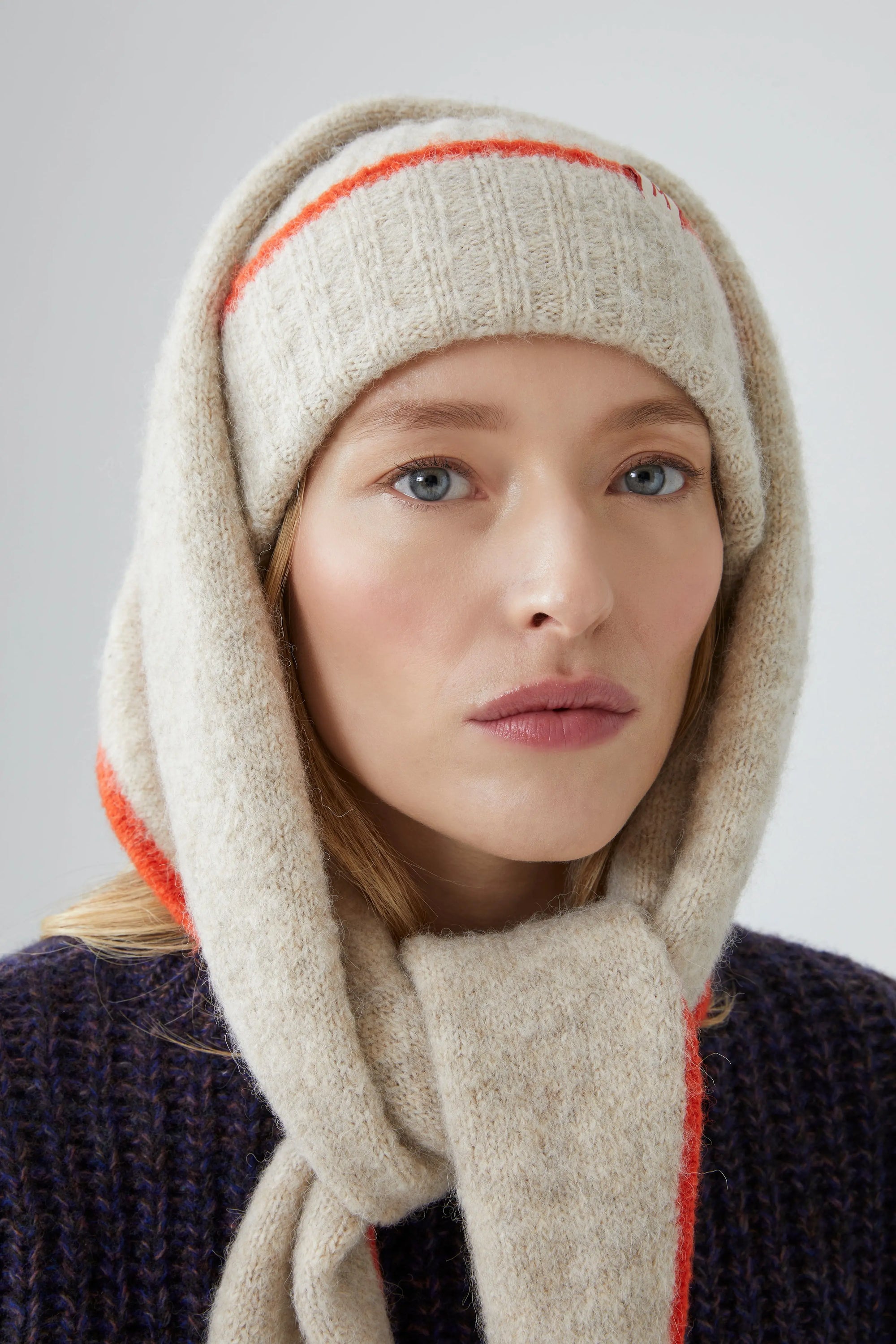 Echarpe Elly N 218 Beige Et Rouge Alpaga Moismont echarpe-elly-n-218-beige-et-rouge-alpaga-moismont