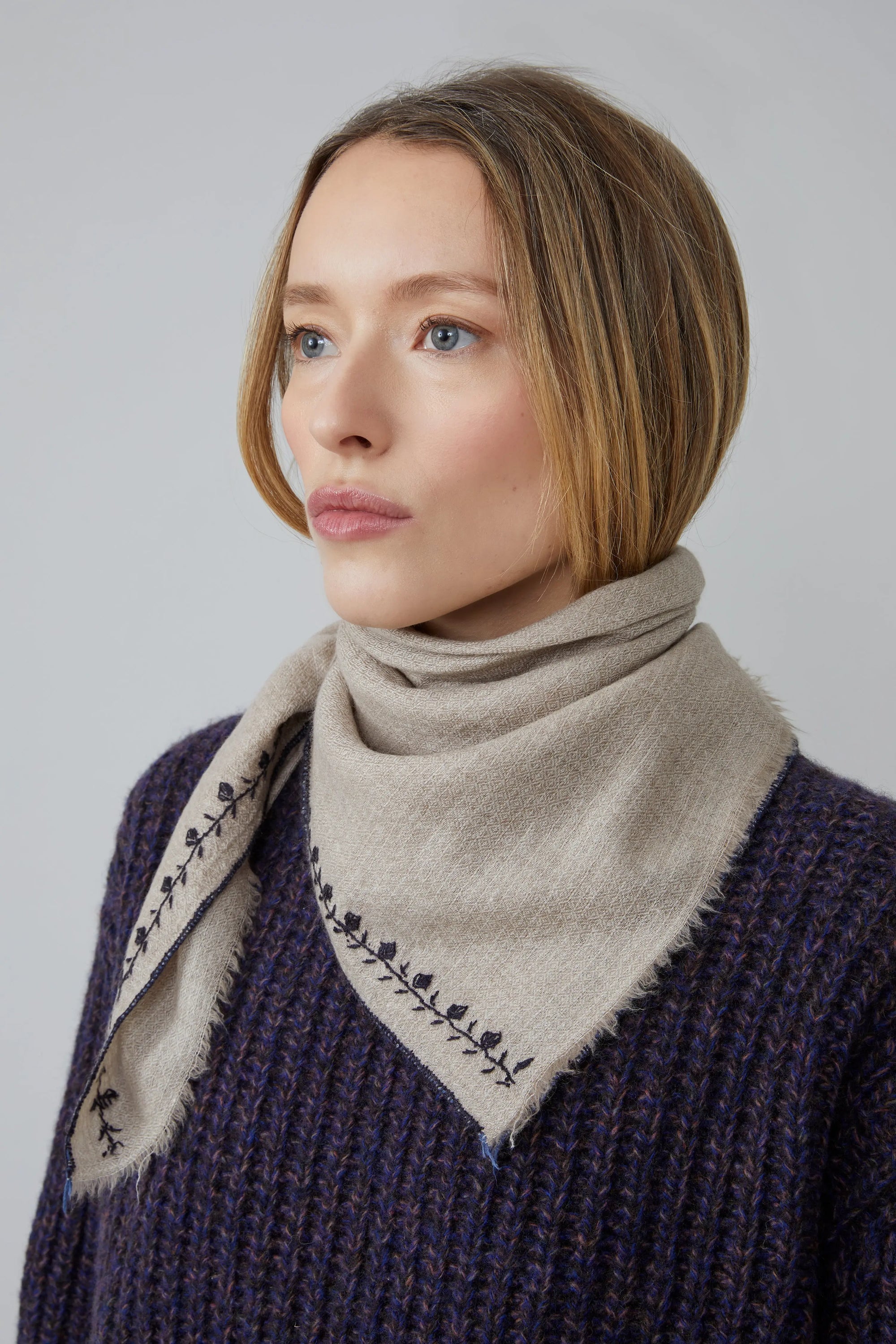 Foulard N°792 Embroidery paper - Moismont