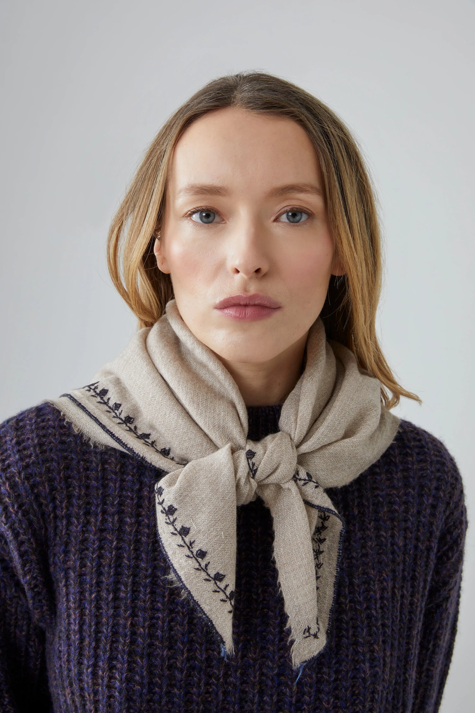 Foulard N°792 Embroidery paper - Moismont