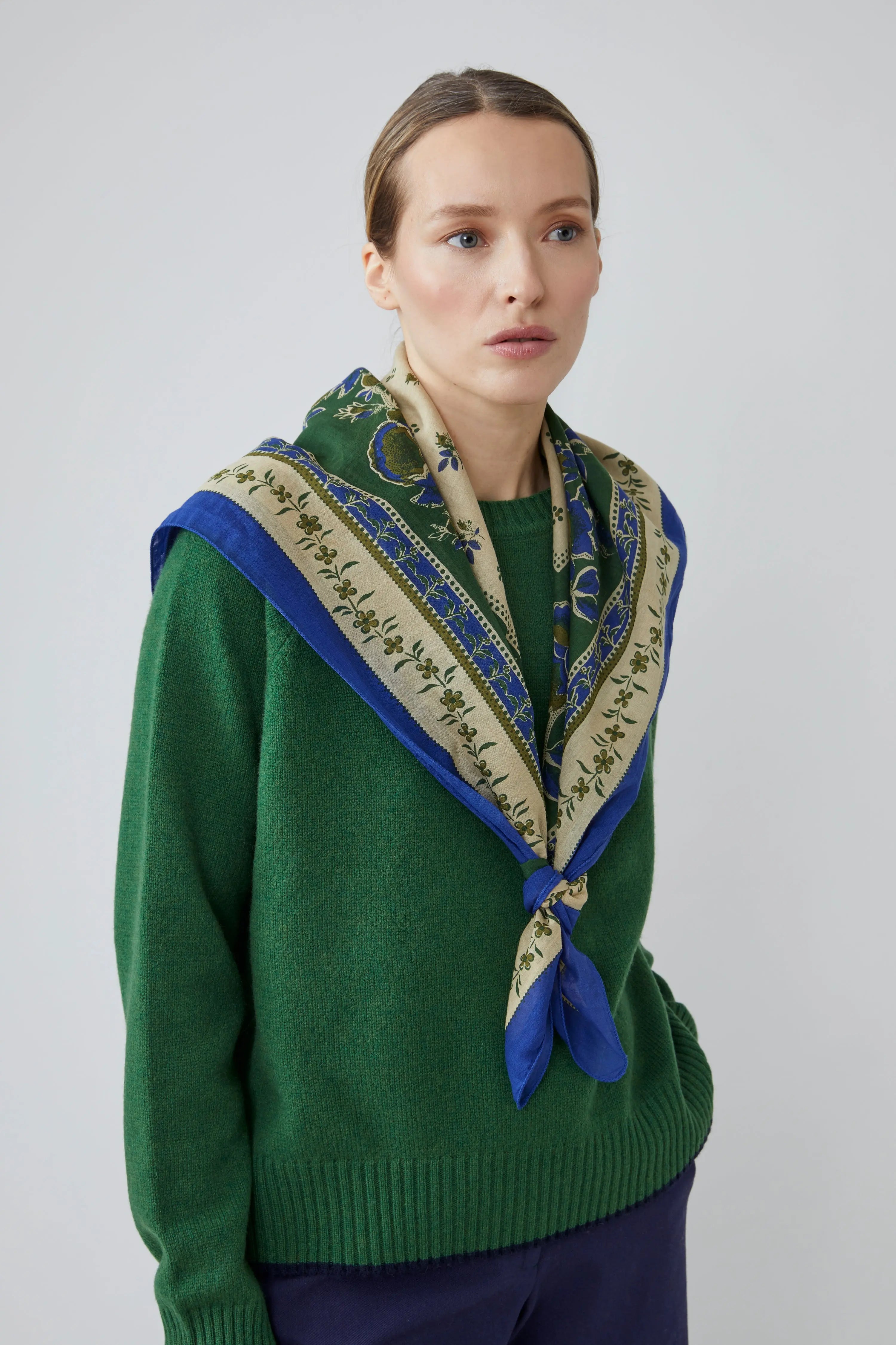 Scarf & Ready-to-wear - Craftsmanship & timeless elegance